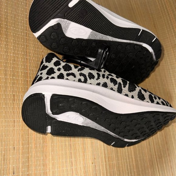 Athletics Works Women's Comfort Low Vamp Slip On Sneaker NWT - Picture 6 of 8